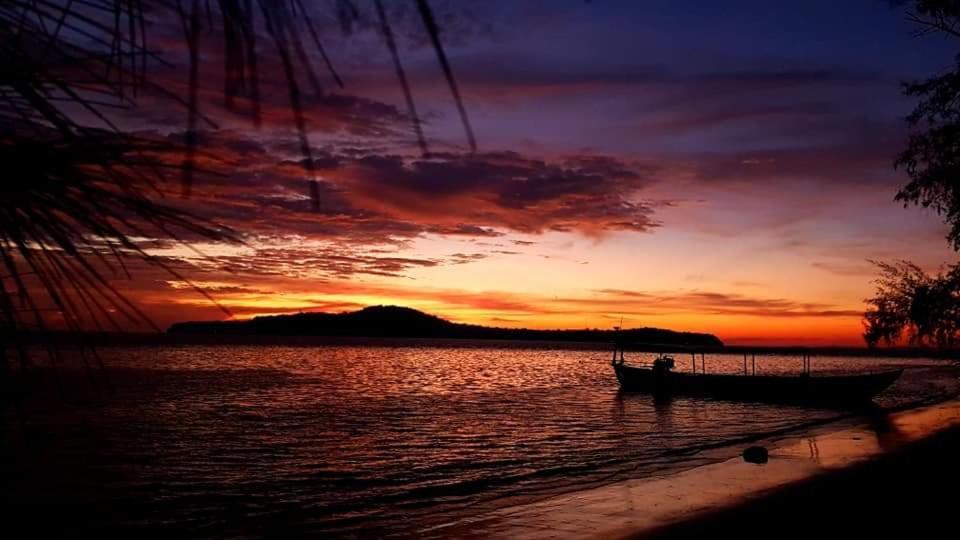 Crusoe Koh Takiev Island Hotel Koh Ta Kiev Exterior photo
